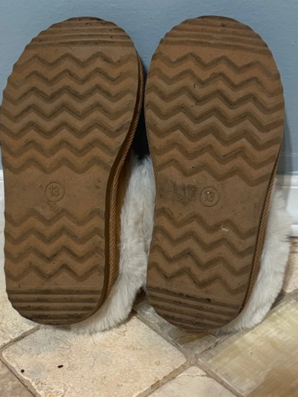 Kids Cozy Faux-Fur Lined Slippers in Brown and Cream- size 13 Little kids